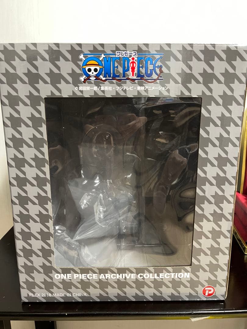 【美品】ワンピースアーカイブコレクション　ミホークフィギュア