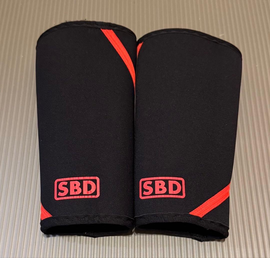 SBD ニースリーブ M 黒/赤