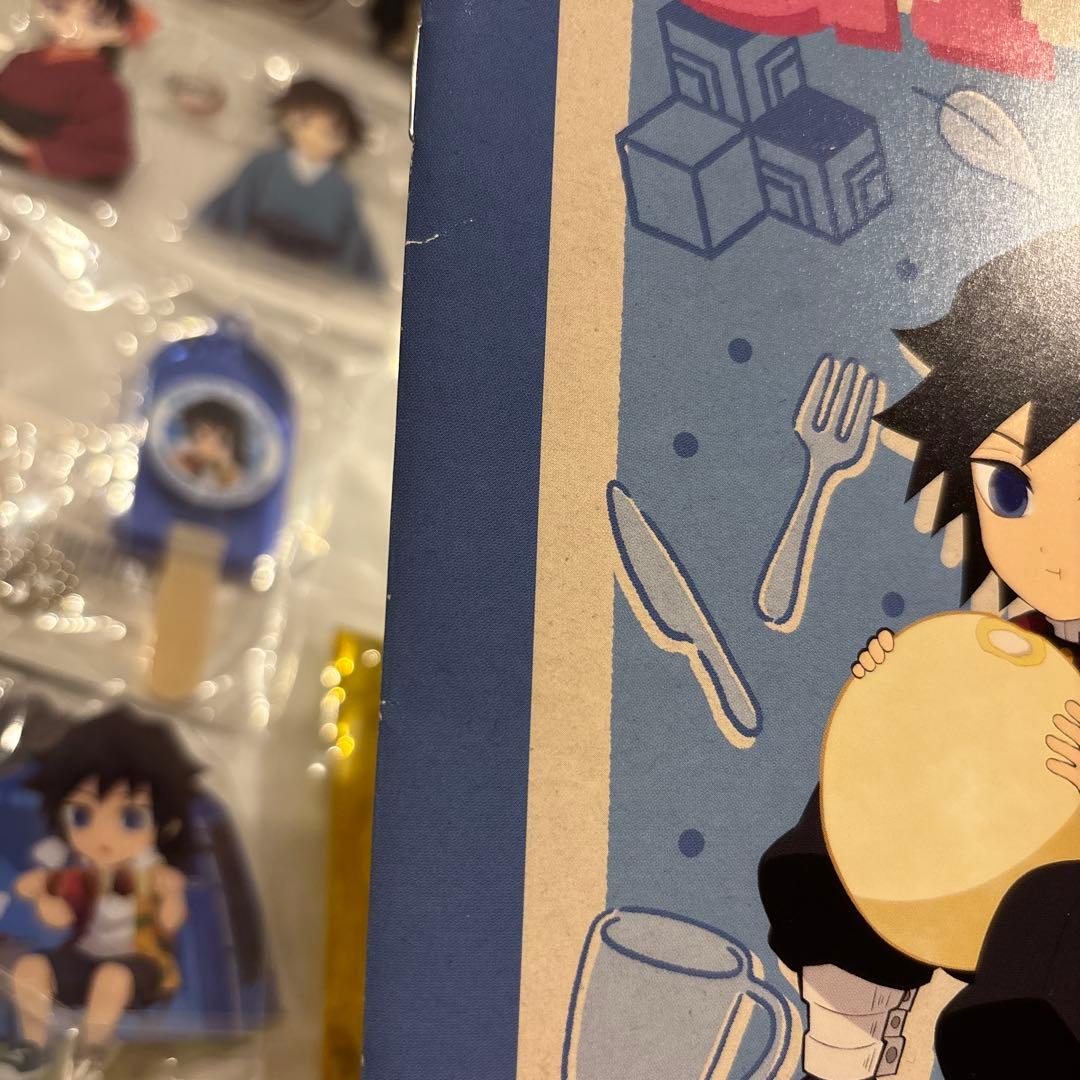 冨岡義勇　まとめ売り　アクリルスタンド　缶バッジ　チャーム　キーホルダー　色紙