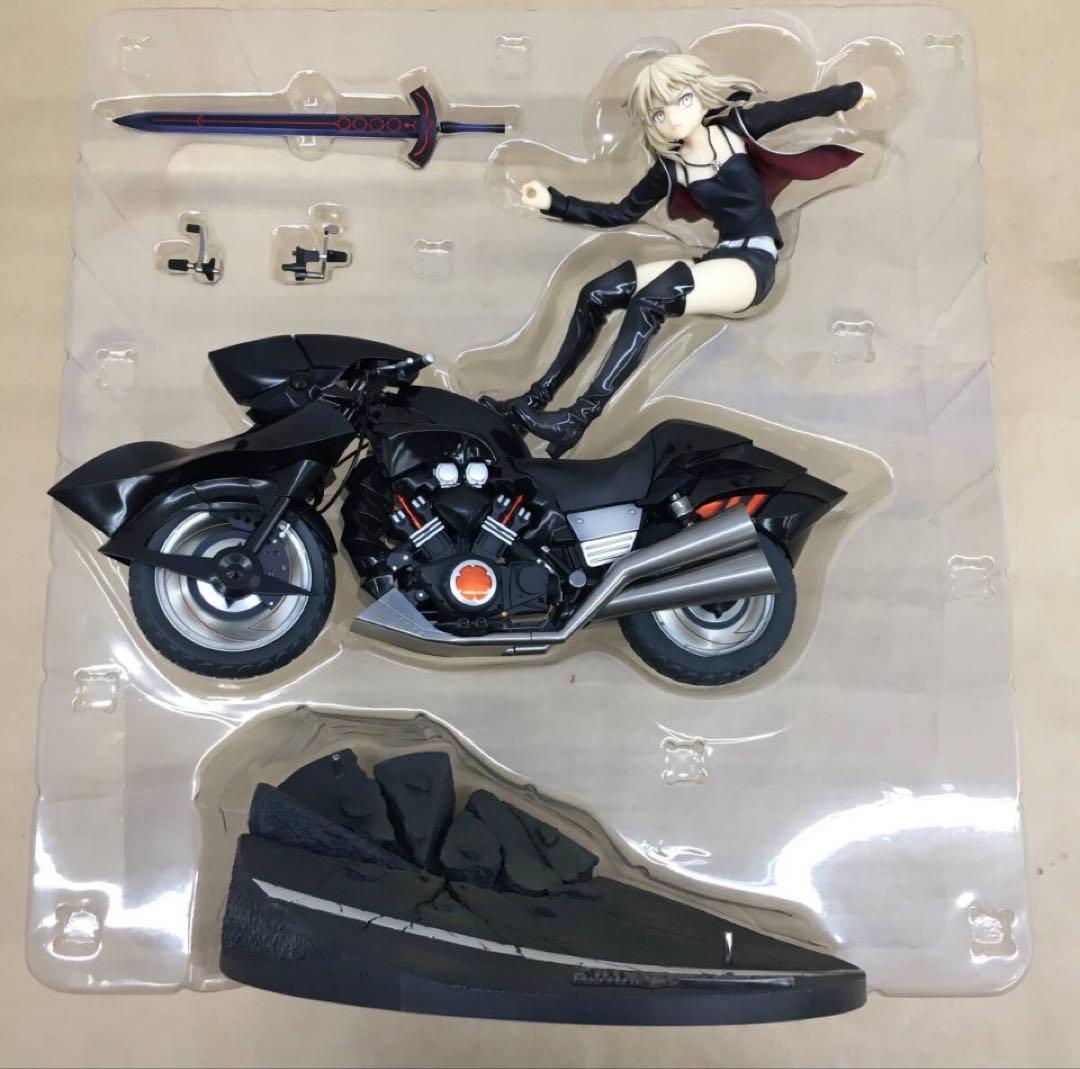 Fate アルトリア・ペンドラゴン〔オルタ〕＆キュイラッシェ・ノワール