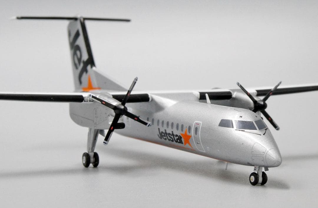 ジェットスター Dash8-Q300 VH-TQM 1/200