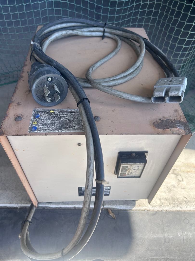 フォークリフト　充電器　GS Yuasa 48V DC 200V AC 電源装置