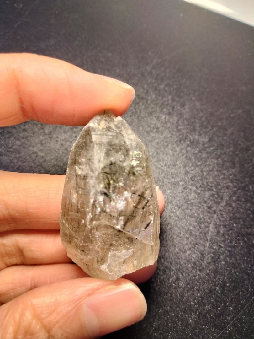 国産鉱物　山梨県　塩山竹森山　天然水晶　虹入り　トルマリン入り水晶　早い者勝ち