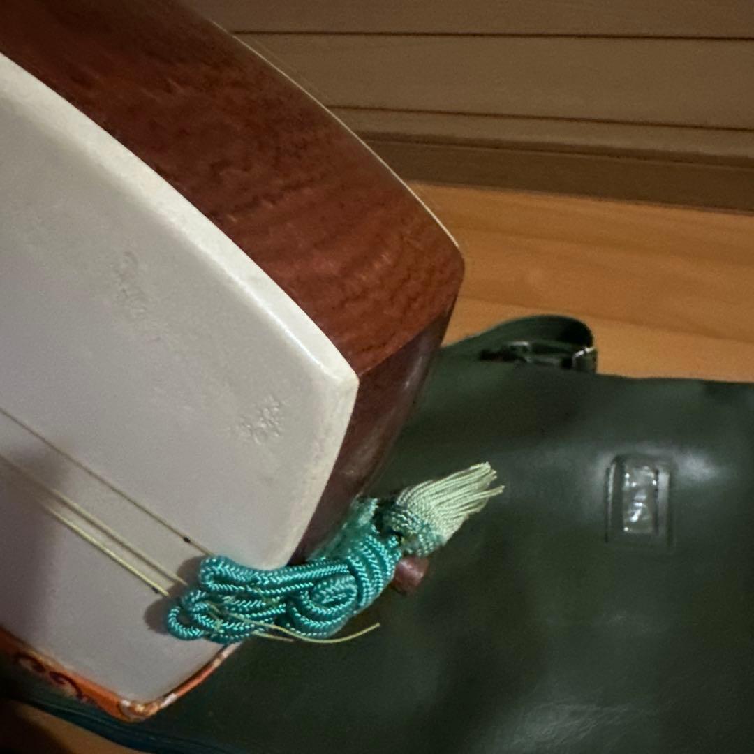 三味線本体 ソフトケース付き　細棹　秋田三味線　長唄等　３弦