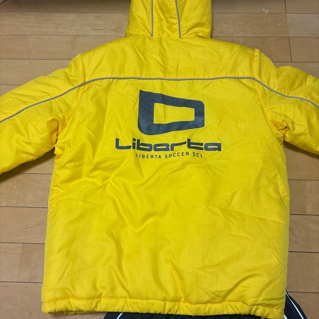 超美品リベルタサッカースクール　ウインドブレーカー上下セット　150cm