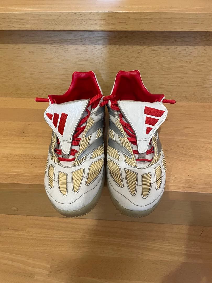 プレデタープレシジョン　adidas サッカーシューズ ホワイト/レッド