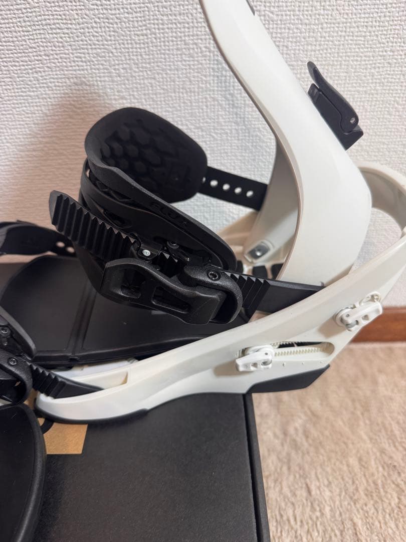 FLUX フラックス CV ビンディング Mサイズ オフホワイト