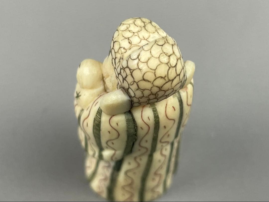 時代根付 極上細密彫り白材 マンモス牙製 作家物 在銘 中国美術 天然素材