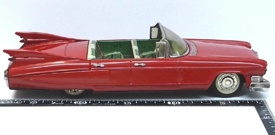 萬代屋【60 キャデラック コンバーチブル大 赤】inブリキtoy car 箱無