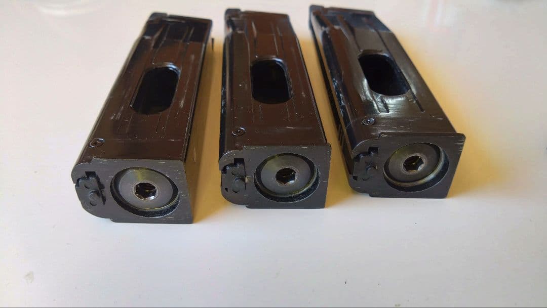 バトン、ハイキャパ用co2マガジン 3個セット、スタッカート本体付き（ジャンク)