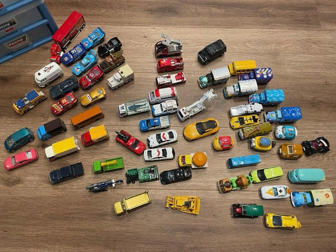トミカ約60台まとめ売り　カーズキャラクター含む