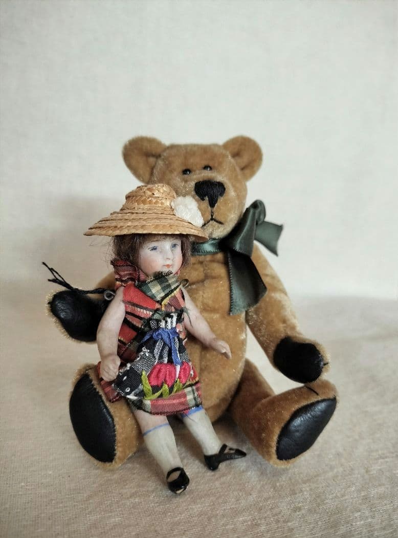 ④アンティーク　ミニョネット　ビスクドール