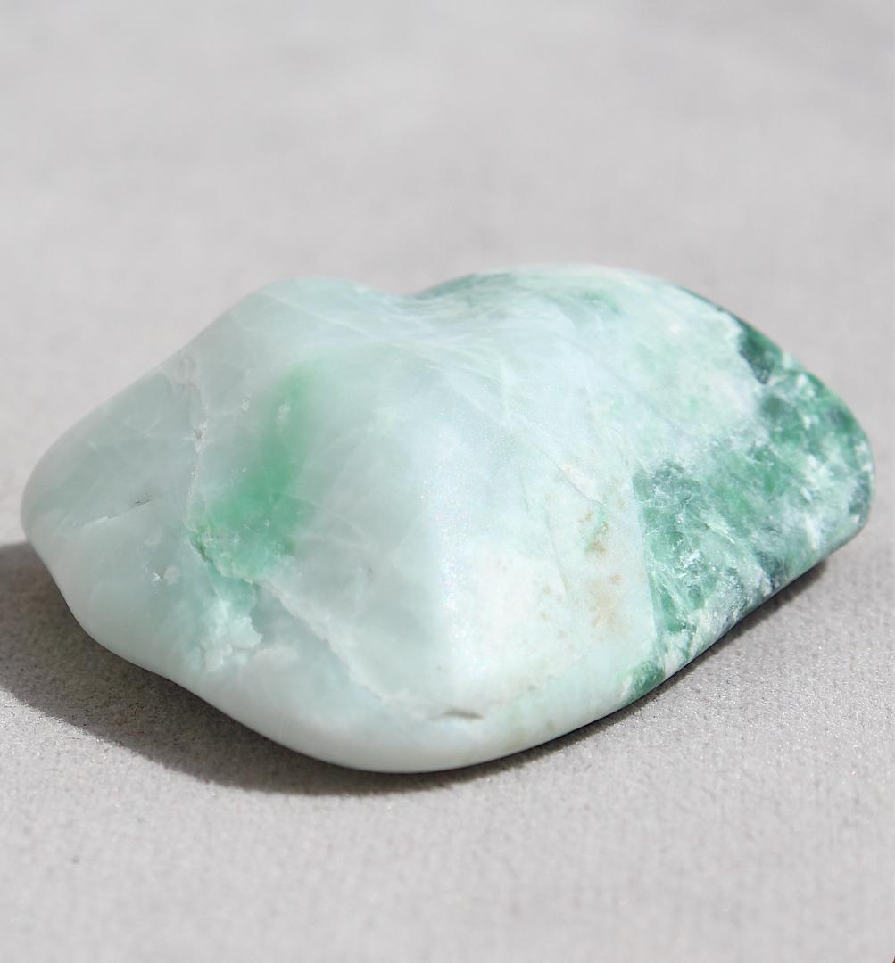 ［コレクション放出品］糸魚川翡翠 原石 26.0g