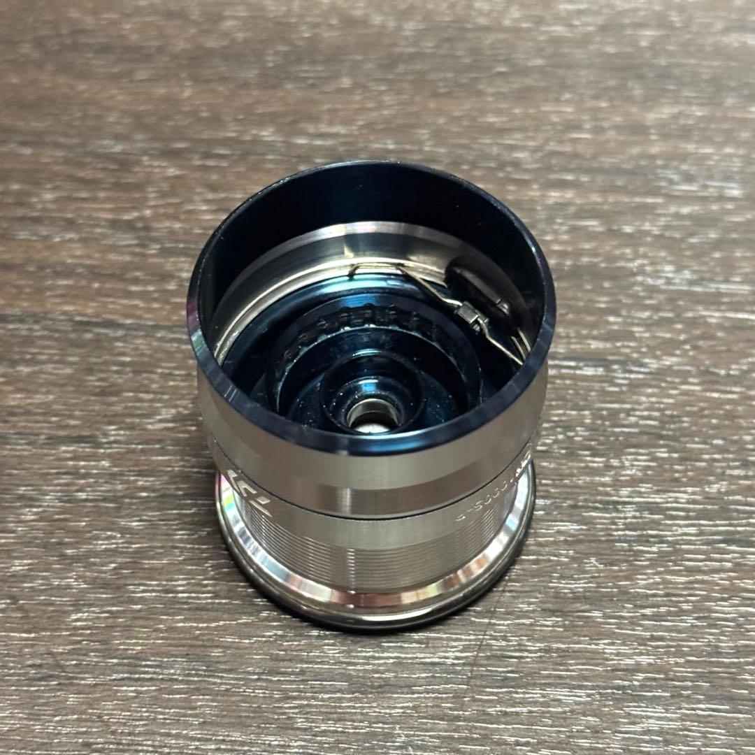 美品 ダイワ 18イグジストLT1000S-P 純正スプール