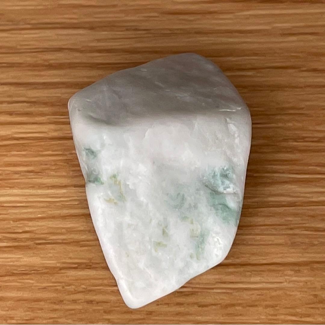 糸魚川翡翠 白地にグリーン 海岸採取