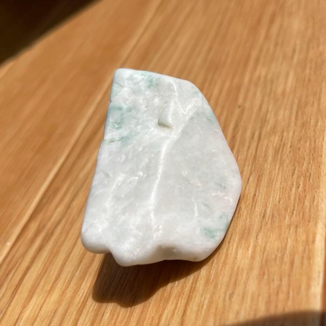 糸魚川翡翠 白地にグリーン 海岸採取