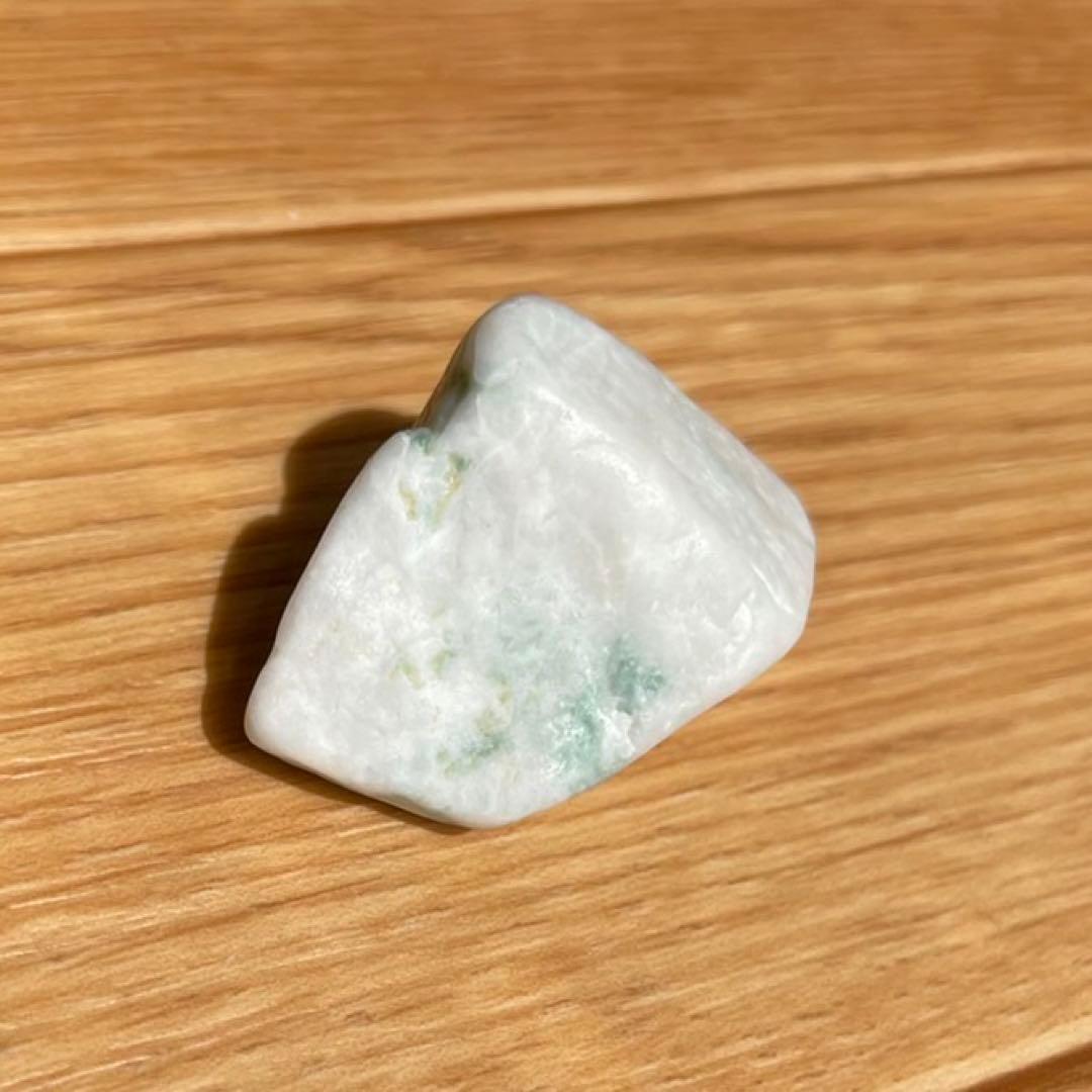 糸魚川翡翠 白地にグリーン 海岸採取