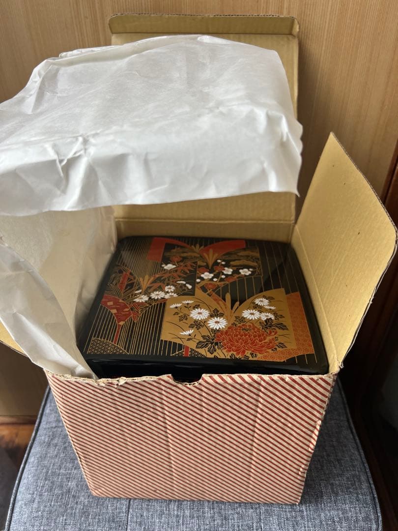 漆器重箱 3層 ❣️花柄 黒金　おせち　お正月　イベント　パーティ〜❣️ お菓子　和