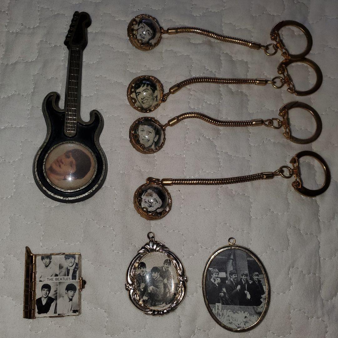 Beatles グッズまとめ売り ビートルズ チャーム キーホルダー ピンバッジ