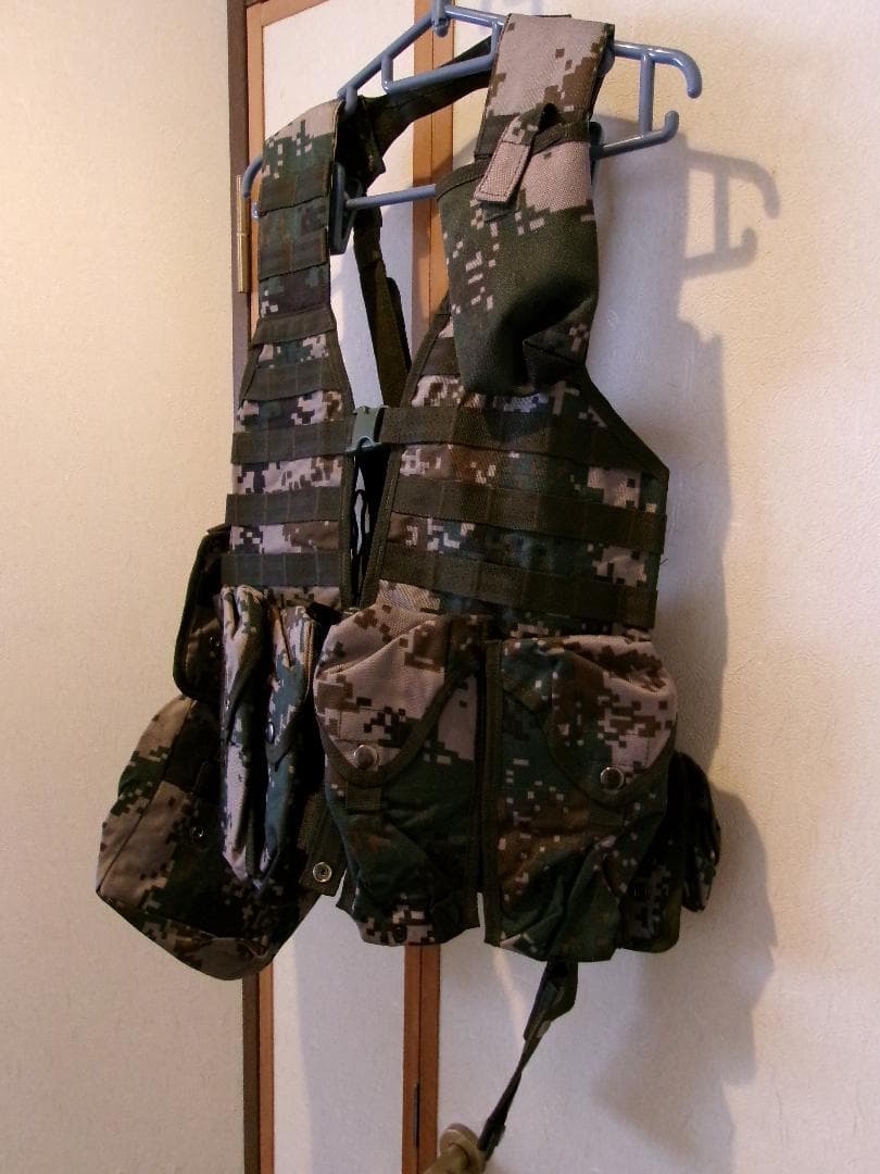 未使用　中国軍　06式　デジタル迷彩　タクティカルベスト　マガジンポーチ