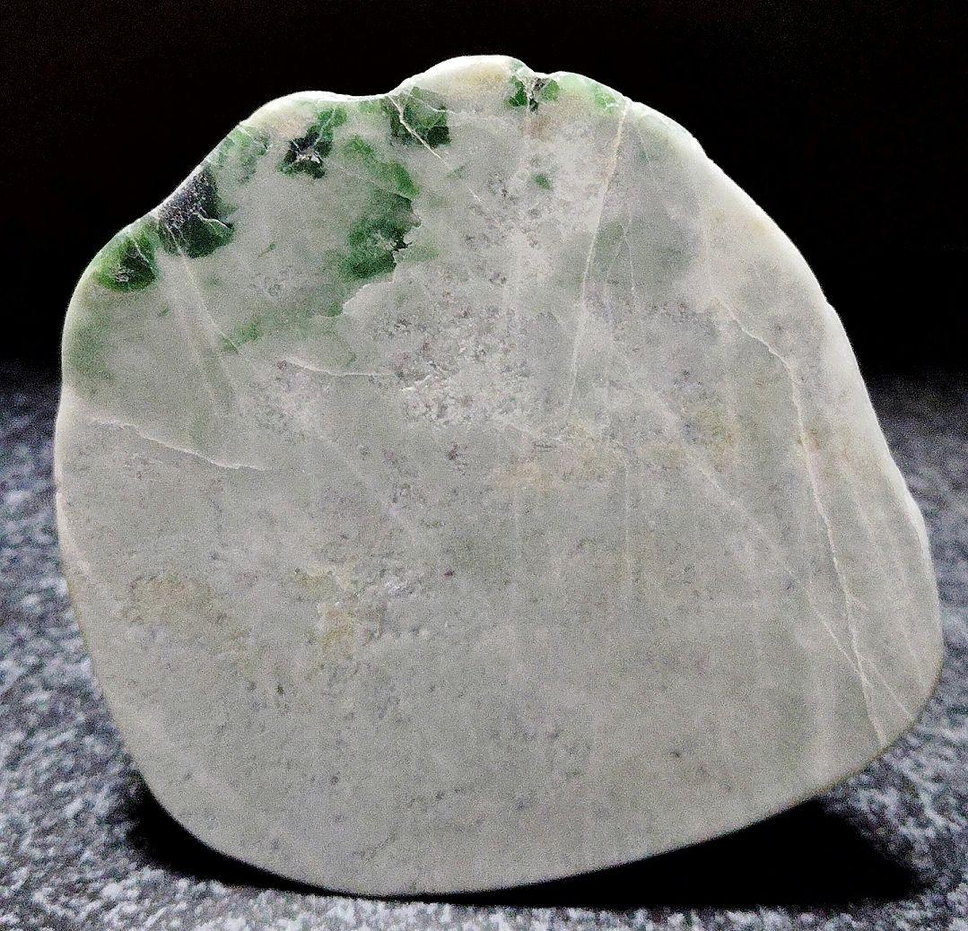 ★翡翠原石★糸魚川硬玉【底カット・ロウカン部有・379ｇ】