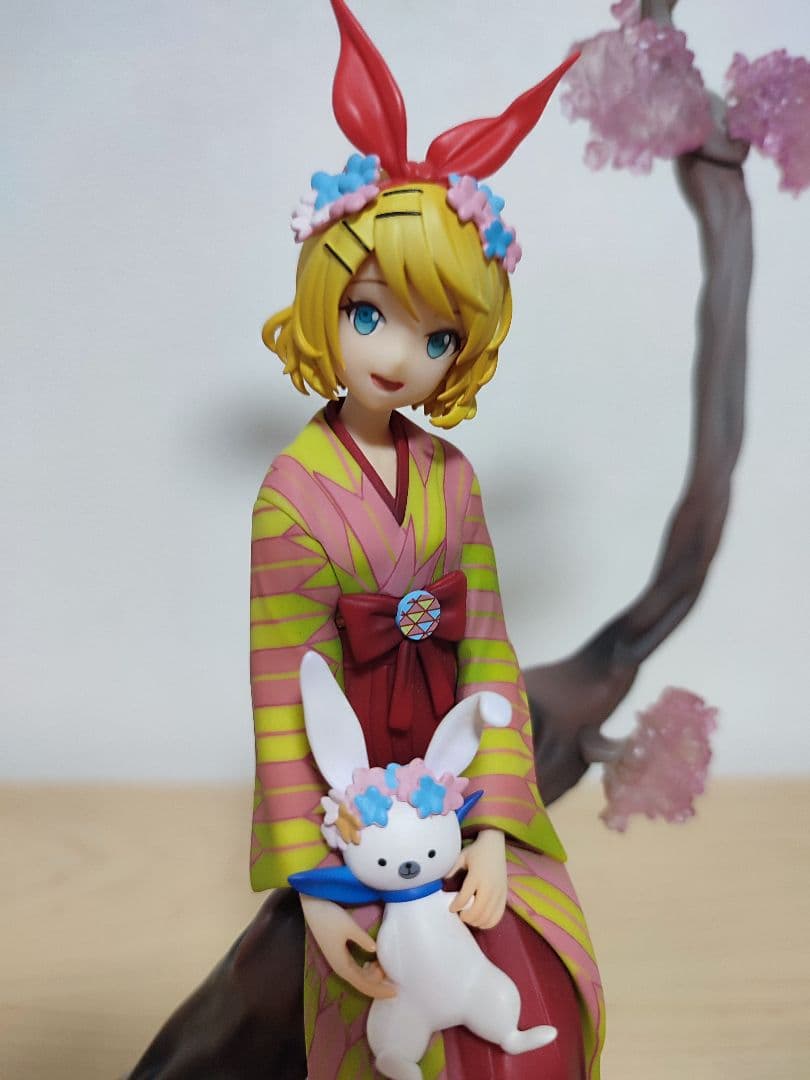 鏡音リン ～花色衣～ 1/8 完成品フィギュア