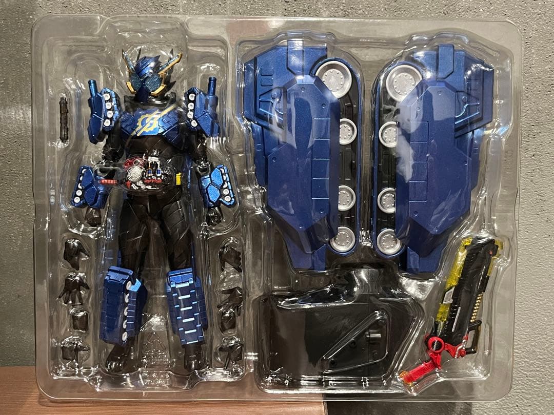 S.H.Figuarts 仮面ライダービルド タンクタンクフォーム