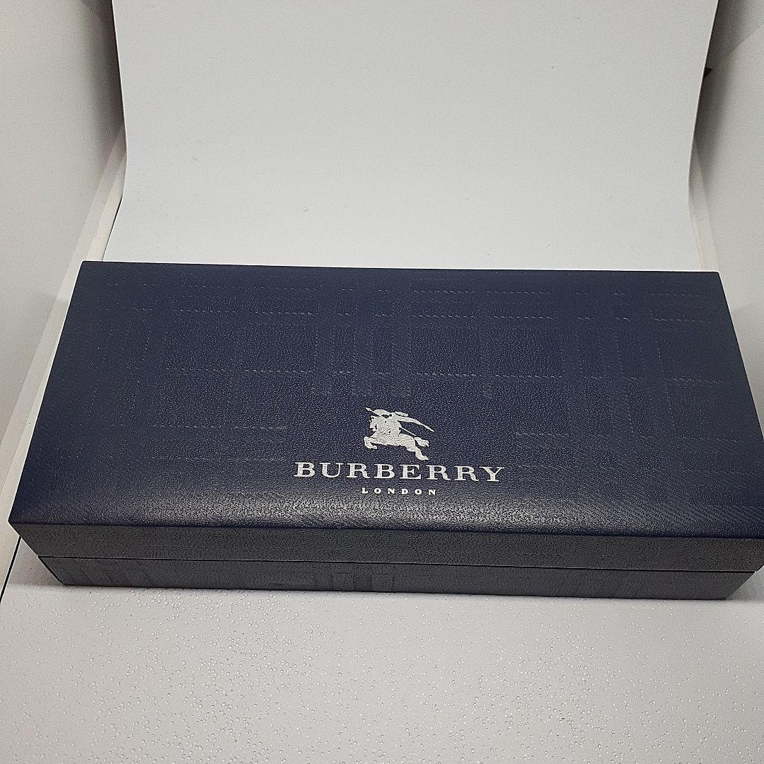 BURBERRY 多機能ペンセット 黒と茶色 2本