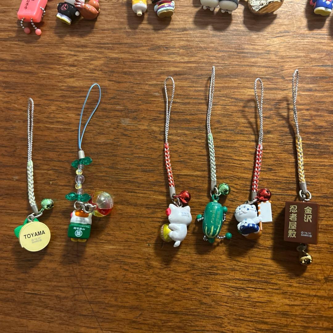 ご当地限定　中部地方　ハローキティストラップ33個＋チャーム1個セット