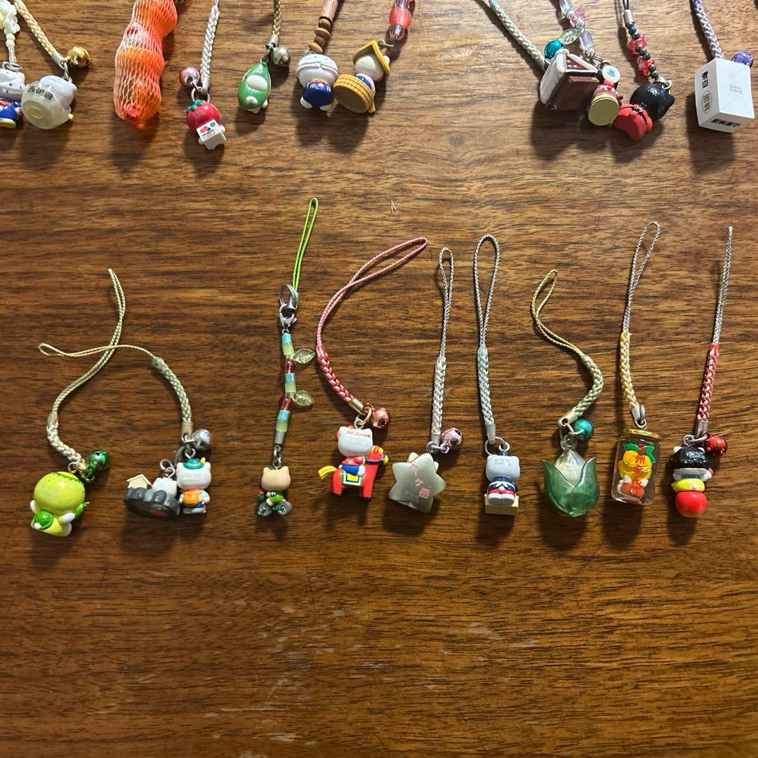 ご当地限定　中部地方　ハローキティストラップ33個＋チャーム1個セット