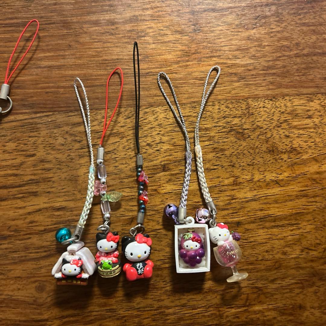 ご当地限定　中部地方　ハローキティストラップ33個＋チャーム1個セット