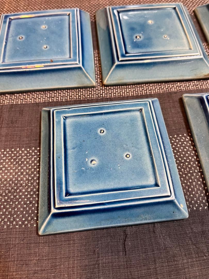 珉平焼 瑠璃釉 小皿 角皿 青 網代文に蔦 豆皿 淡路焼・アンティーク・美術品