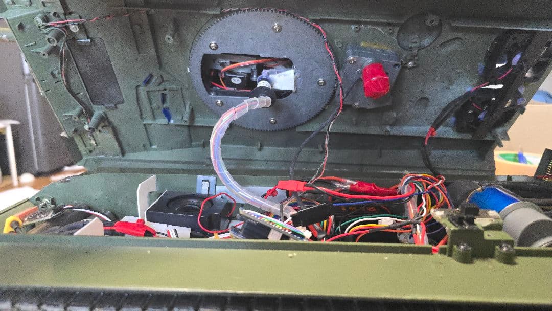 ラジコン 戦車1/16 レオパルド2A6 (Radiolink)