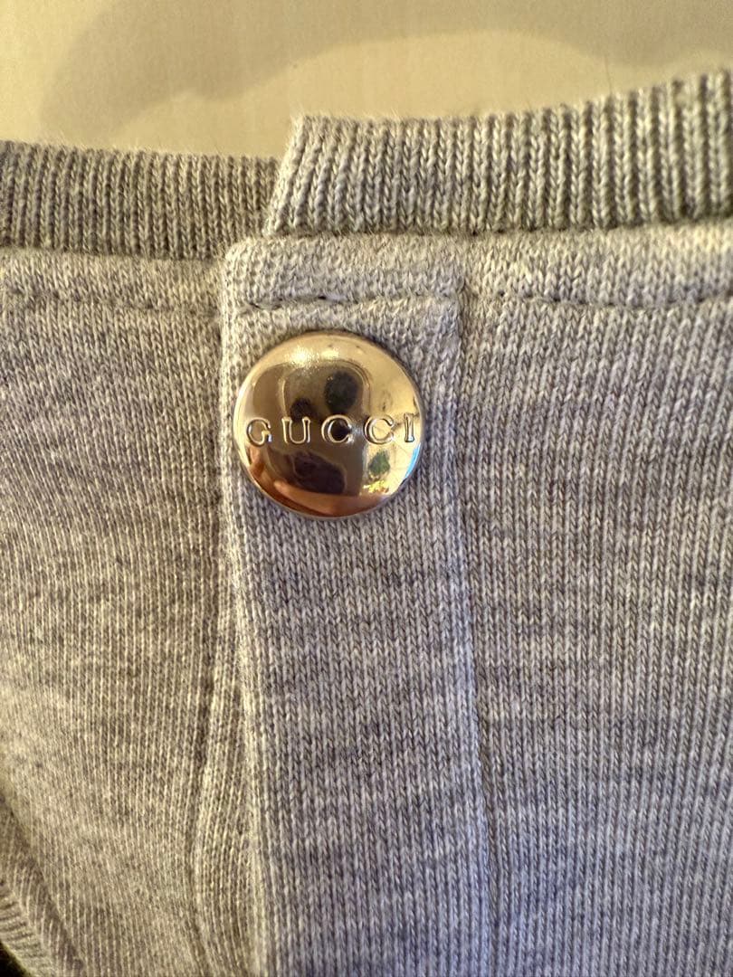 GUCCI エンボス コットン ペット スウェットシャツ