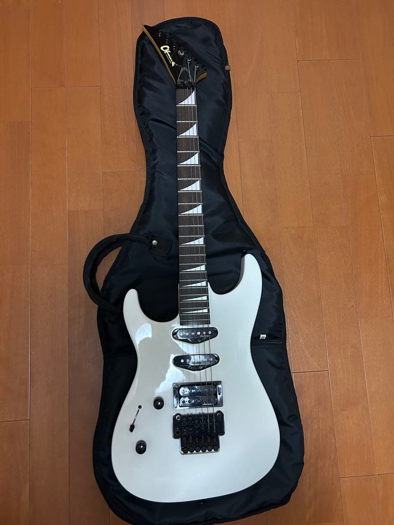 Chravelエレキギター