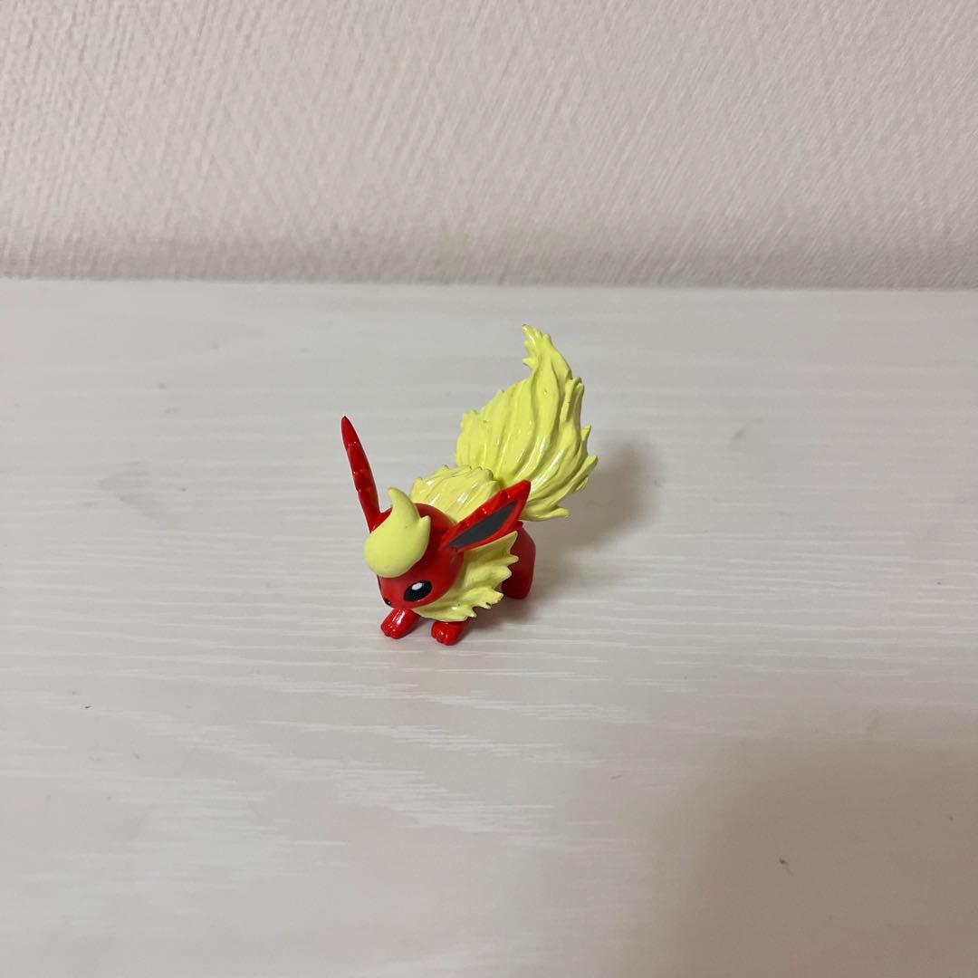 ブースター　フィギュア　ポケモン