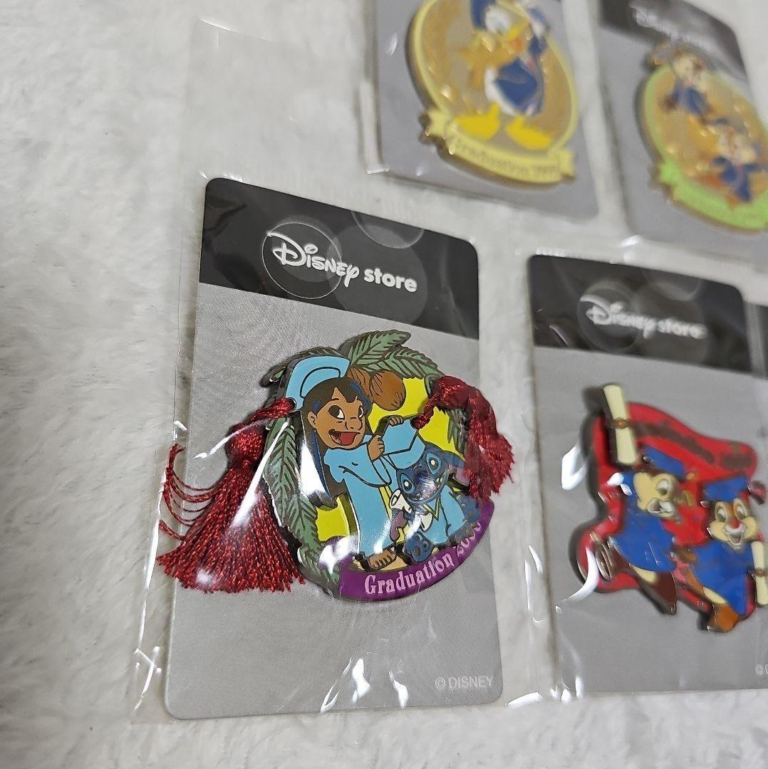 DisneyStore キャラクター 卒業記念 限定ピンバッジ
