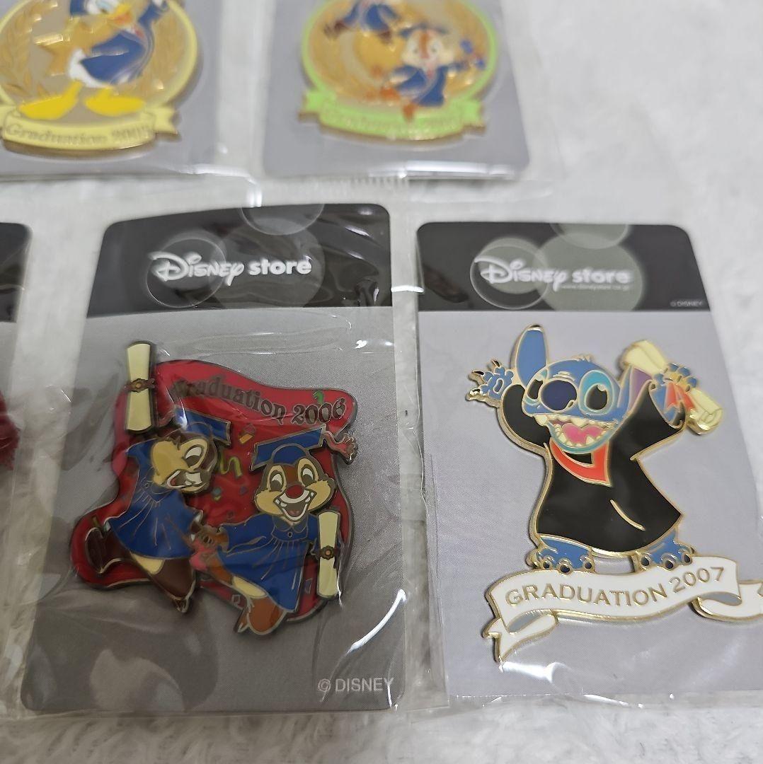DisneyStore キャラクター 卒業記念 限定ピンバッジ