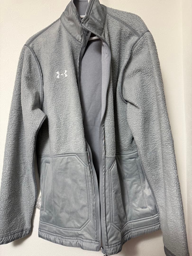 UNDER ARMOUR 赤 アウター