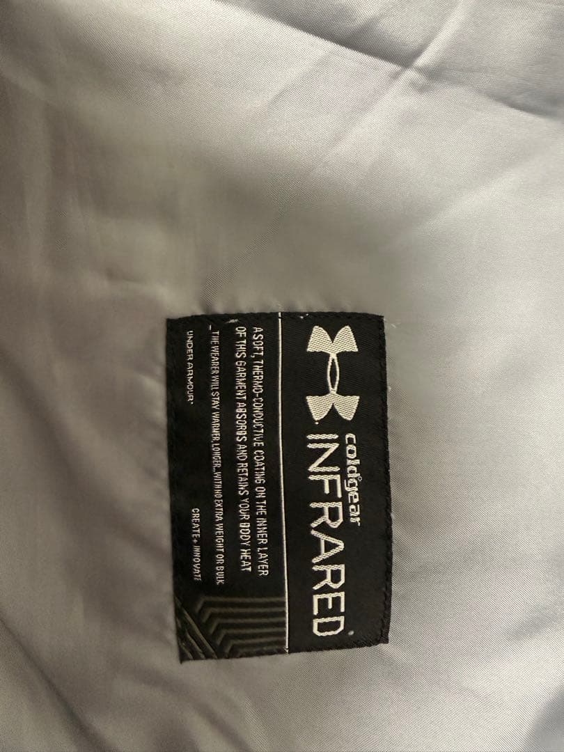 UNDER ARMOUR 赤 アウター