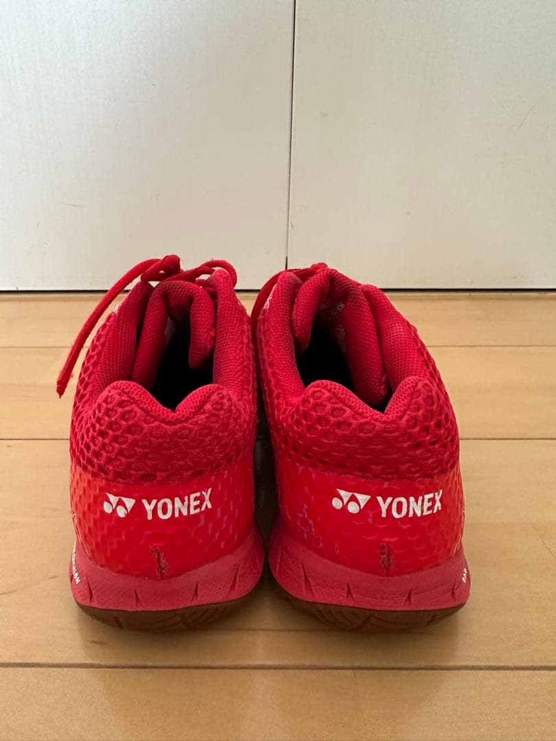 YONEX バドミントンシューズ　赤　ケース付き
