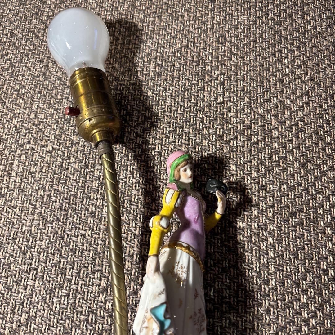 女性像の陶器ランプ　アンティークランプ