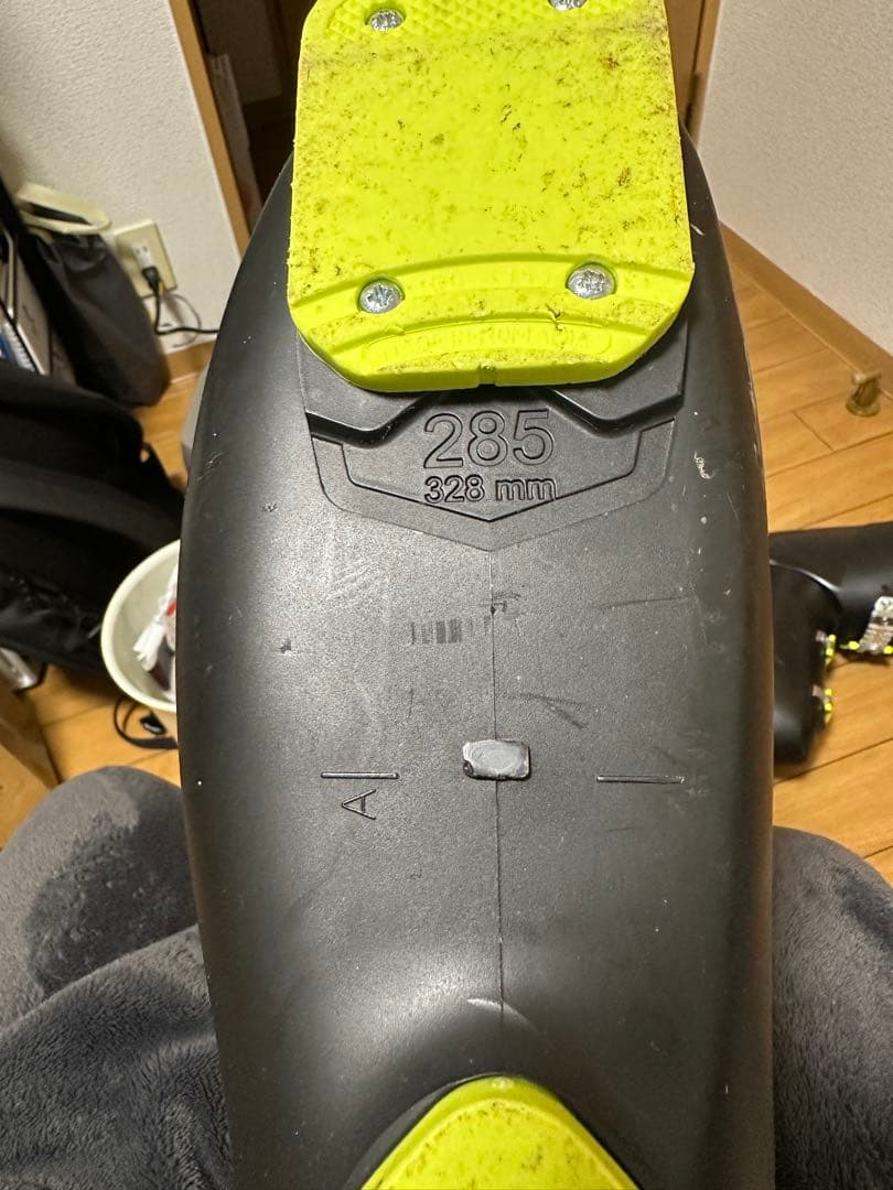 ROSSIGNOL EVO 70 スキーブーツ黒×蛍光グリーン　28.5