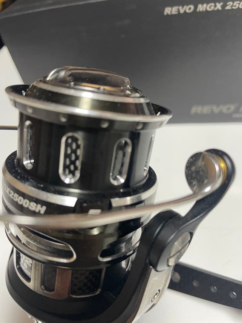 Abu Garcia REVO MGX 2500 SHスピニングリール