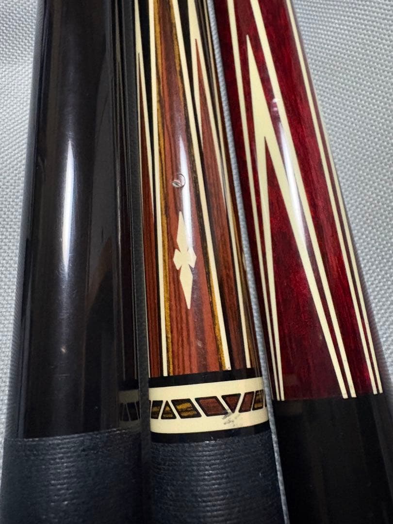 ビリヤードキュー３本 キューケースと付属品 のセット販売です