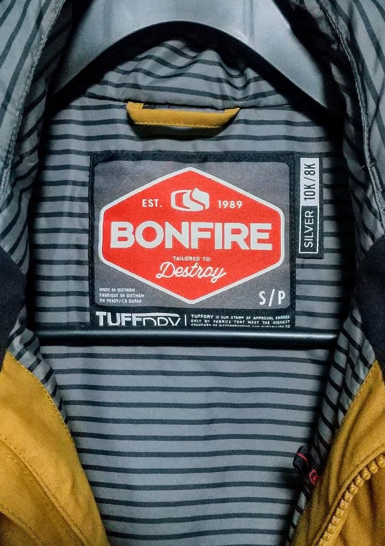 [ 美品 ] BONFIRE & Foreted スノーボードウェア上下セット