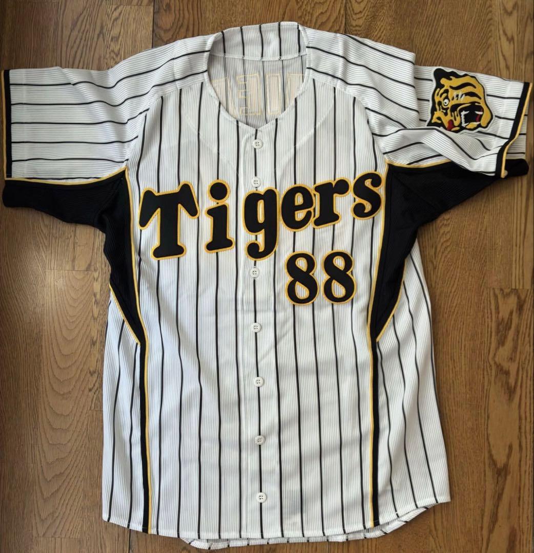 【球団支給品】阪神タイガース　ＯＢ一枝修平元守備走塁コーチ　ユニフォーム上下