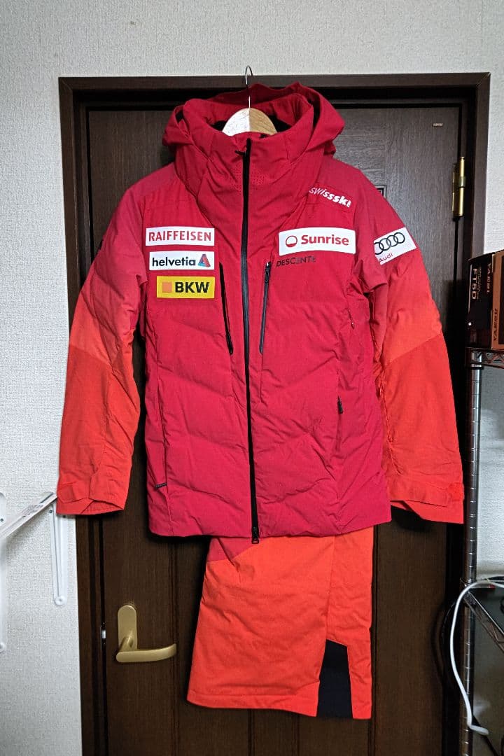 スキーウェア上下セットM表記ですがL相当DESCENTE Swiss SIO