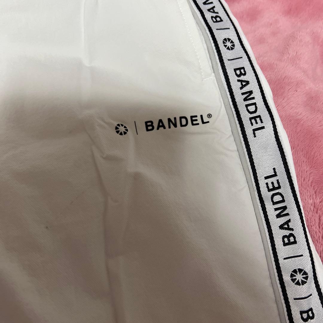 BANDEL ホワイトパンツ サイドロゴ入り