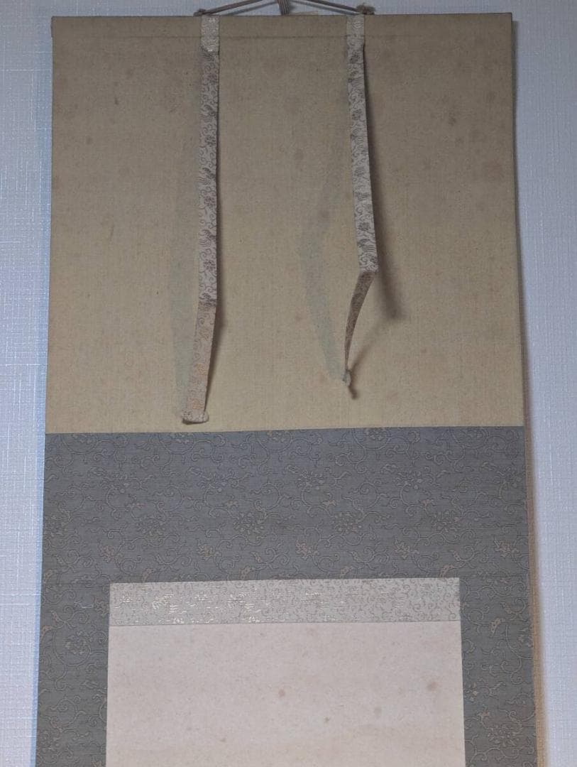 【真作】掛軸　初冬　優雅な花鳥画で季節を彩る　繊細な筆致　共箱入　T179